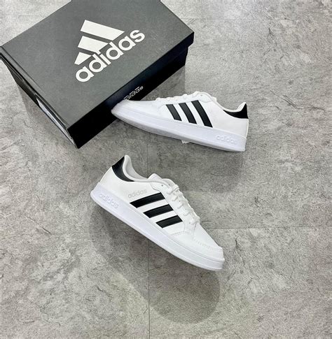 hàng chính hãng adidas.